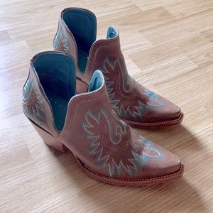 Ariat booties tan and turquoise! Size 8.5!